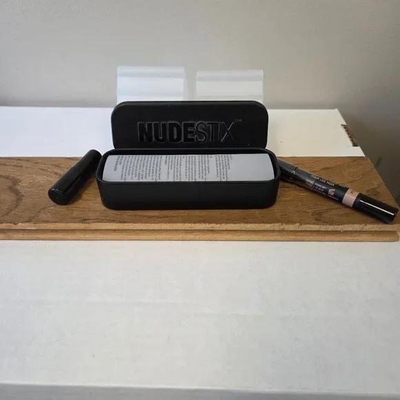 Nudestix Magnetic Matte Creamy Eye Color in Putty .New in Tin with Sharpener. - Picture 1 of 8